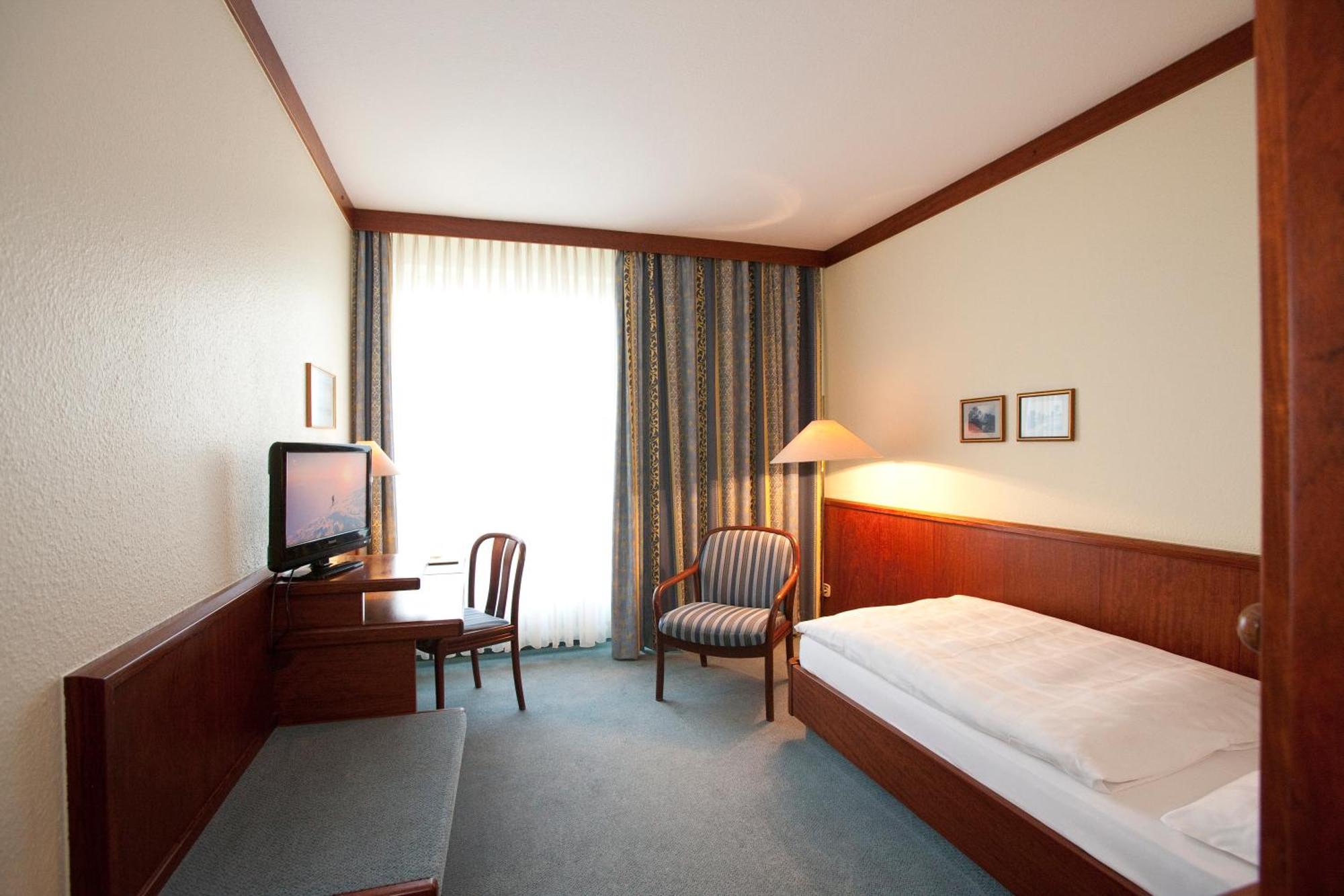 Leine Hotel Pattensen Zewnętrze zdjęcie