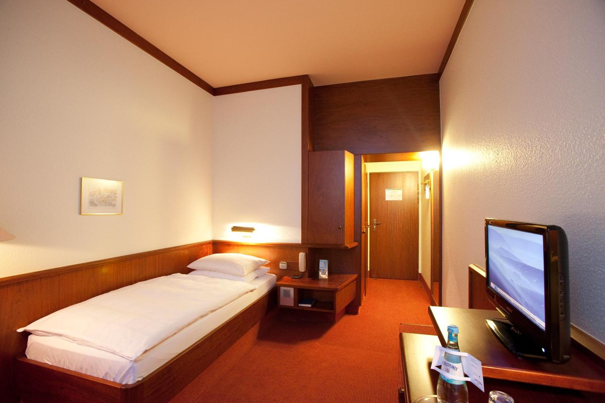Leine Hotel Pattensen Zewnętrze zdjęcie