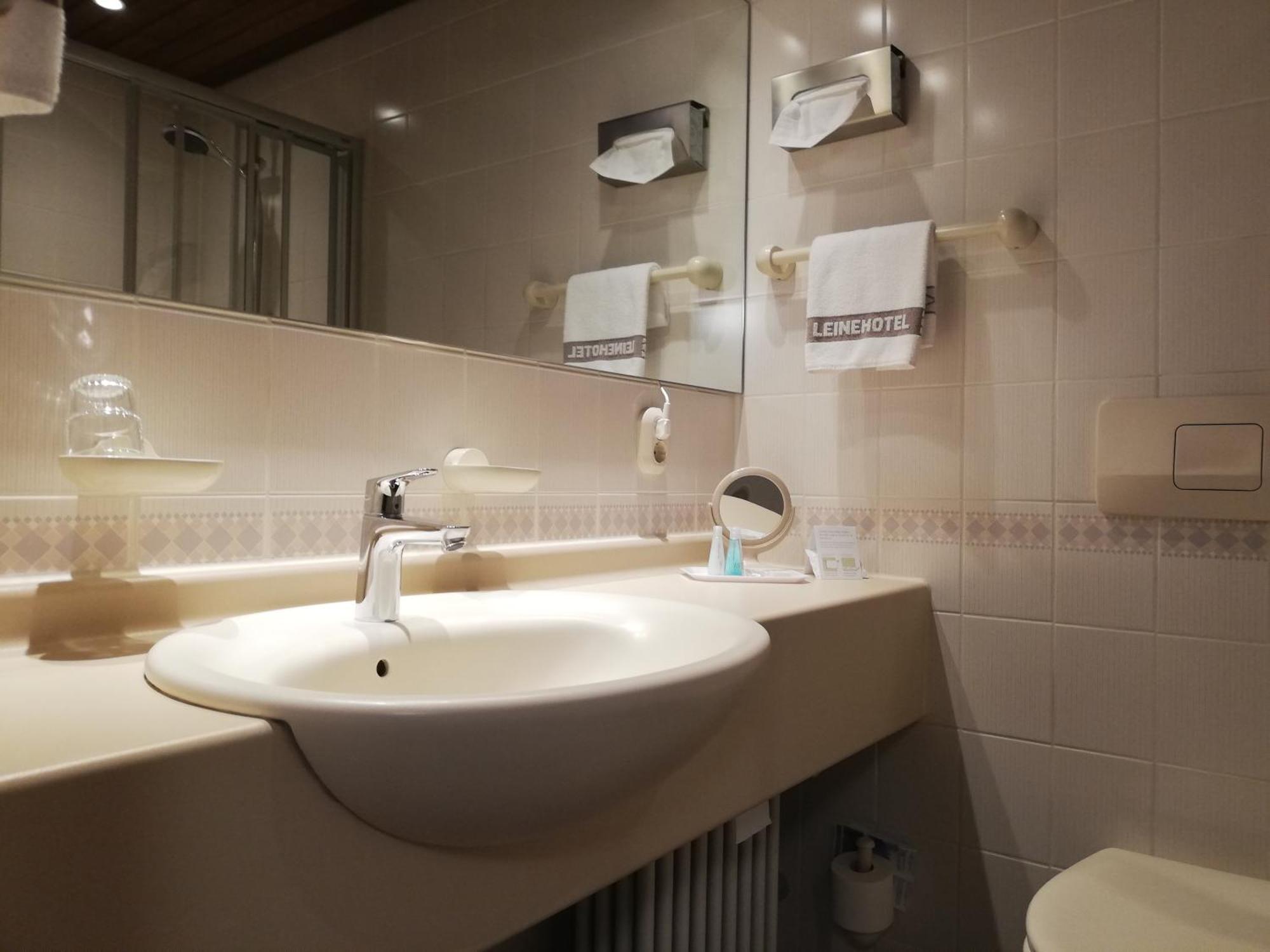 Leine Hotel Pattensen Zewnętrze zdjęcie