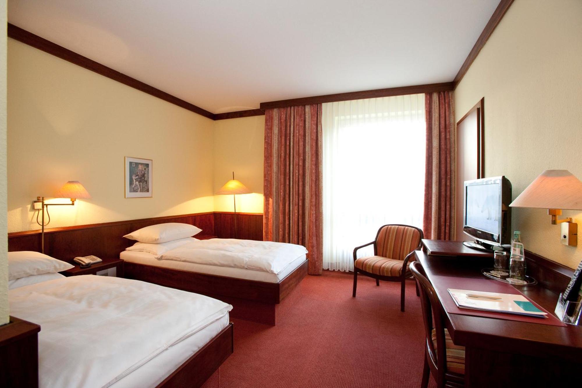 Leine Hotel Pattensen Zewnętrze zdjęcie