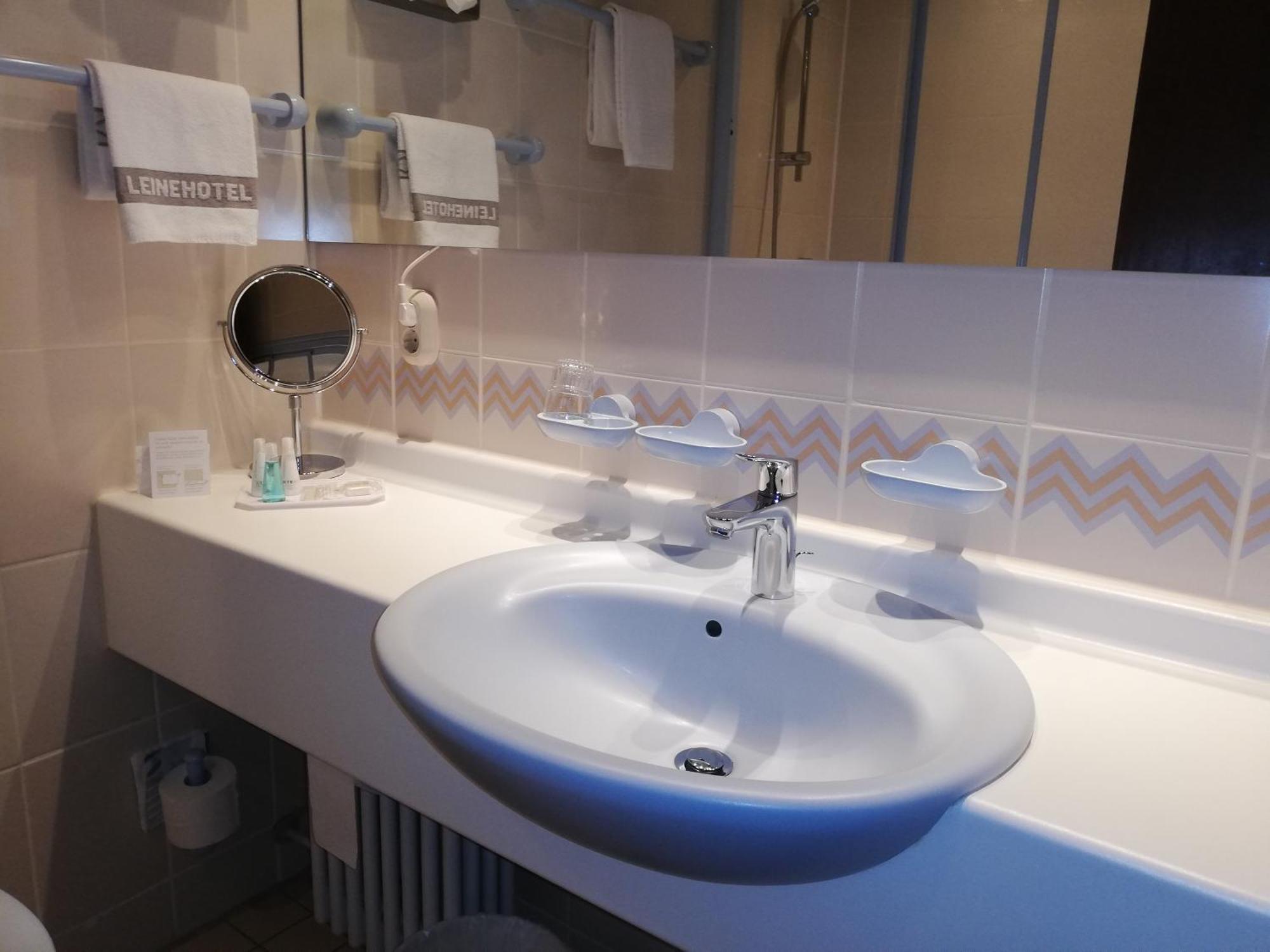 Leine Hotel Pattensen Zewnętrze zdjęcie