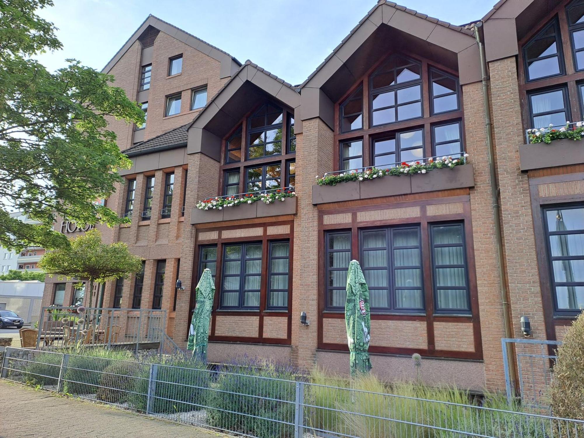 Leine Hotel Pattensen Zewnętrze zdjęcie